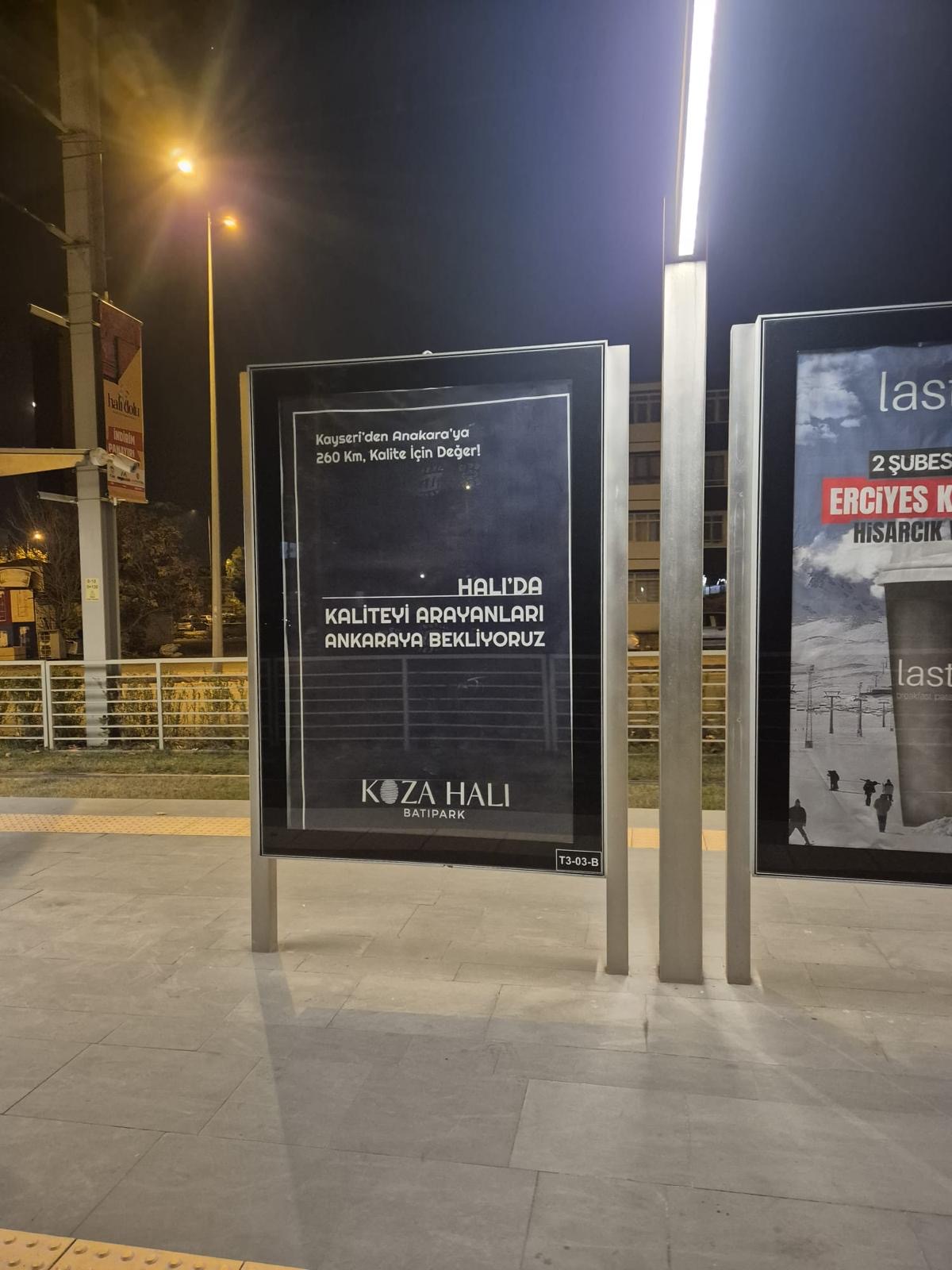 Kayseri tramvay durağı CLP raket reklamı