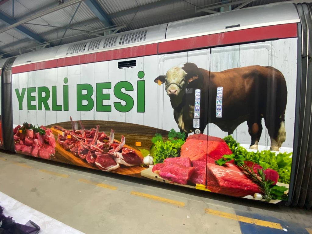 Yerel besi mesajlı Kayseri tramvay reklamı