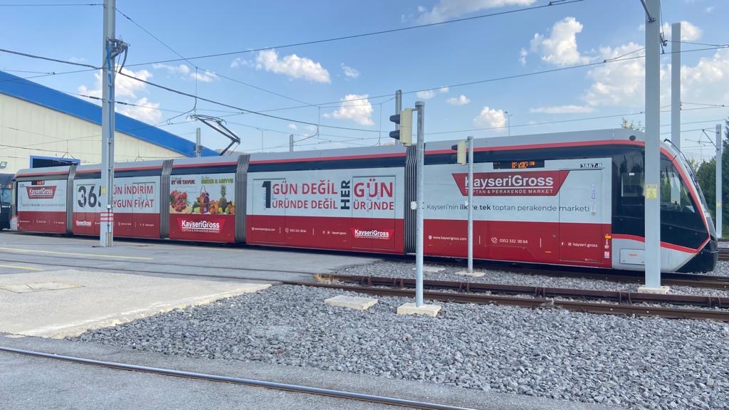 Kayseri Gross tramvay giydirme reklamı