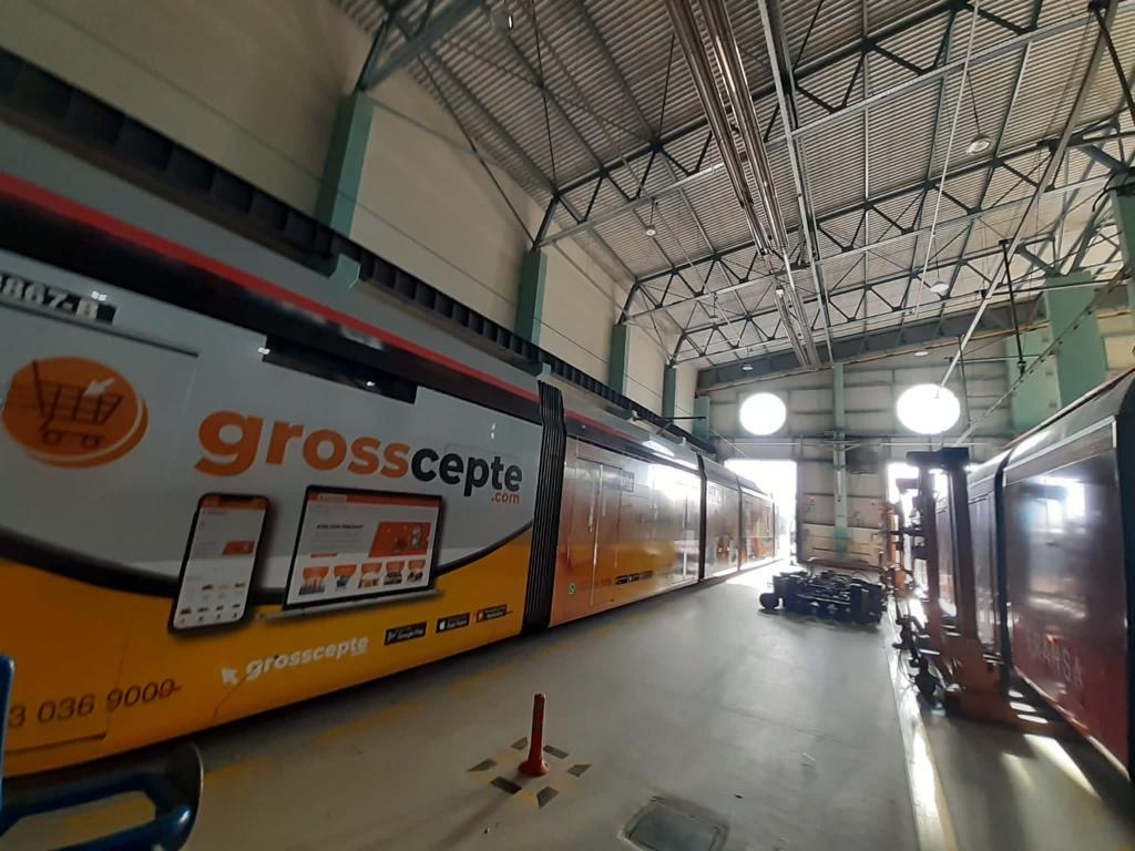 E-ticaret markası tramvay giydirme reklamı